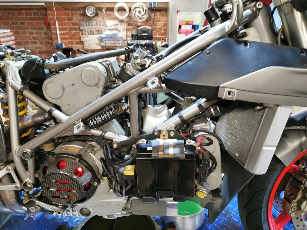 Inspektion mit Zahnriemen und Desmo